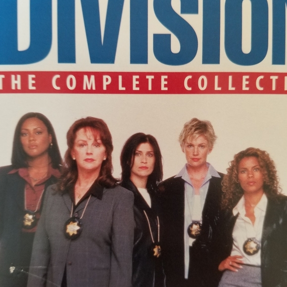 EXTREMELY RARE DVD Box Set "The Division" All female leads. - Picture 8 of 15